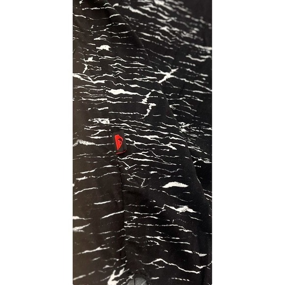 Quiksilver x Stranger Things Men's  L Button Up Veinscose Shirt Black White Wave - Picture 8 of 9